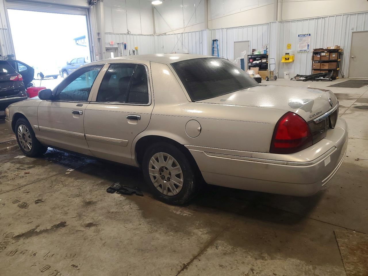 2006 MERCURY GRAND MARQUIS GS photo 2