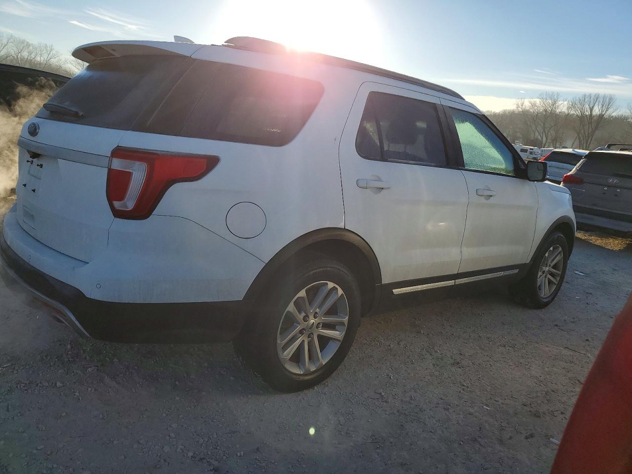 2017 FORD EXPLORER XLT photo 3