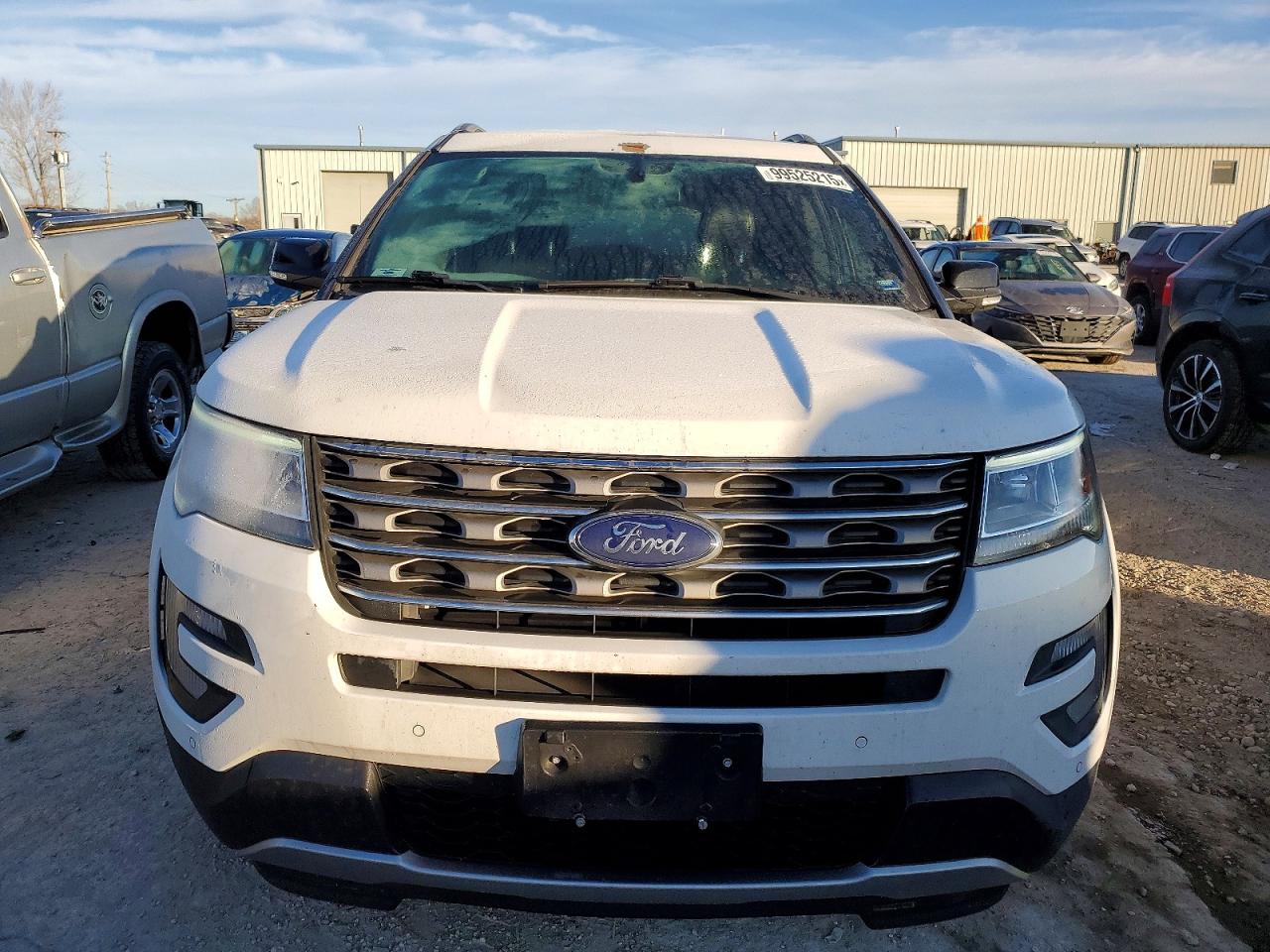 2017 FORD EXPLORER XLT photo 5