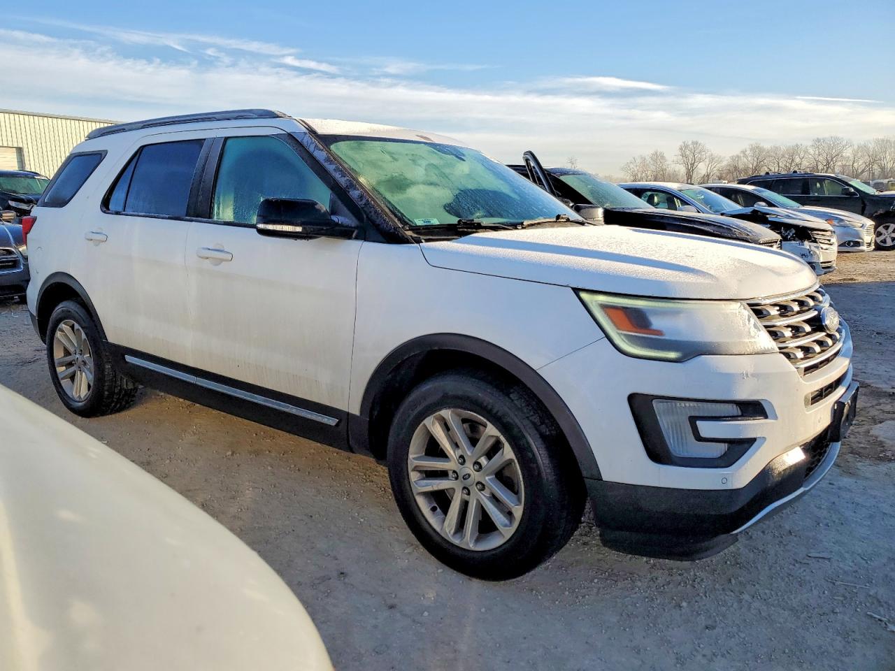 2017 FORD EXPLORER XLT photo 4