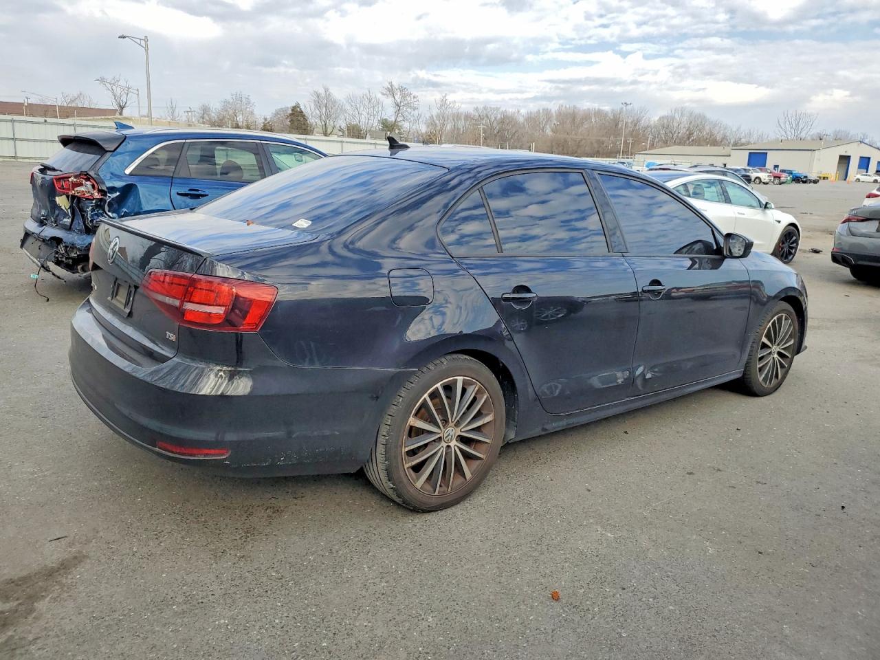 2016 VOLKSWAGEN JETTA SPORT photo 3