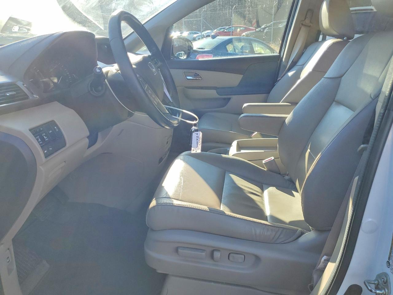 2014 HONDA ODYSSEY TOURING photo 7