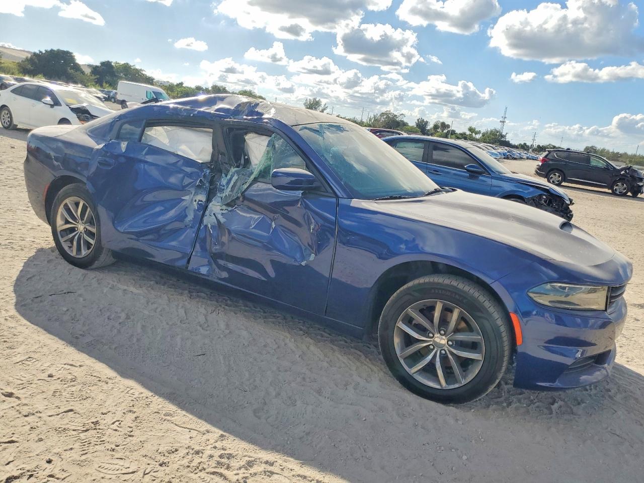 2015 DODGE CHARGER SXT photo 4