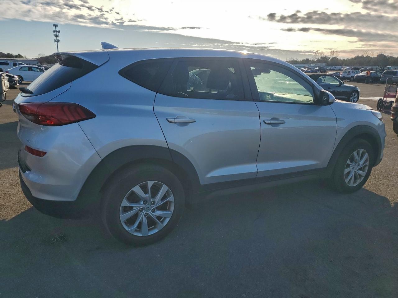 2019 HYUNDAI TUCSON SE photo 3