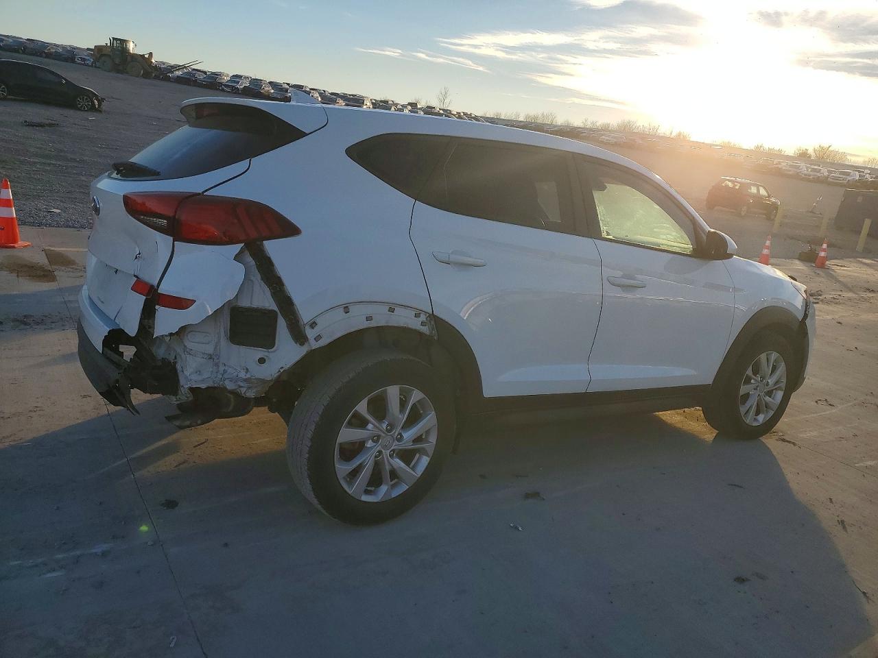 2019 HYUNDAI TUCSON SE photo 3