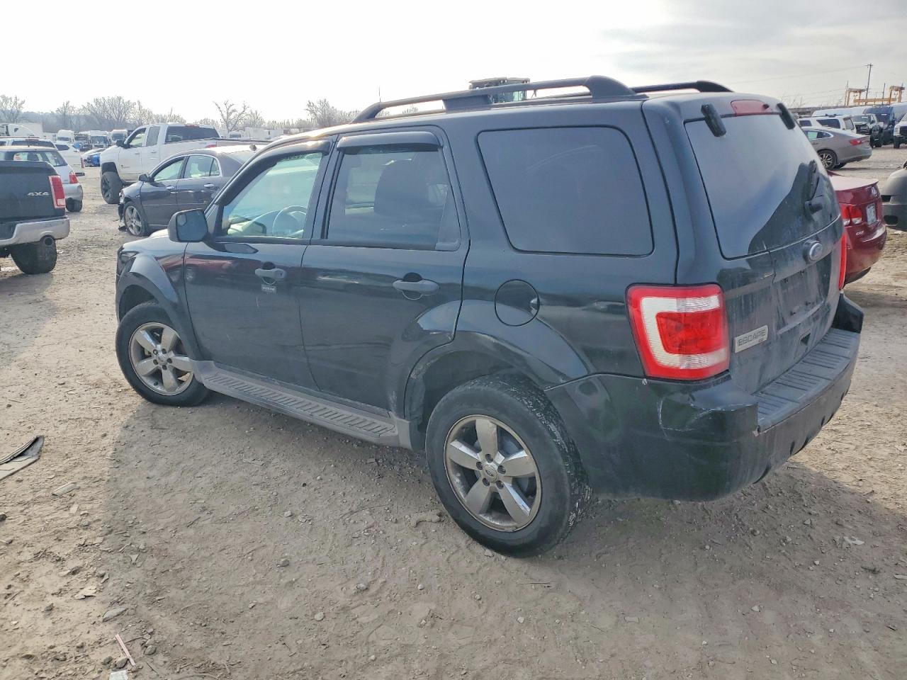 2010 FORD ESCAPE XLT photo 2