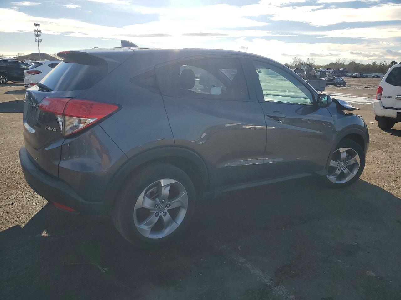 2019 HONDA HR-V LX photo 3