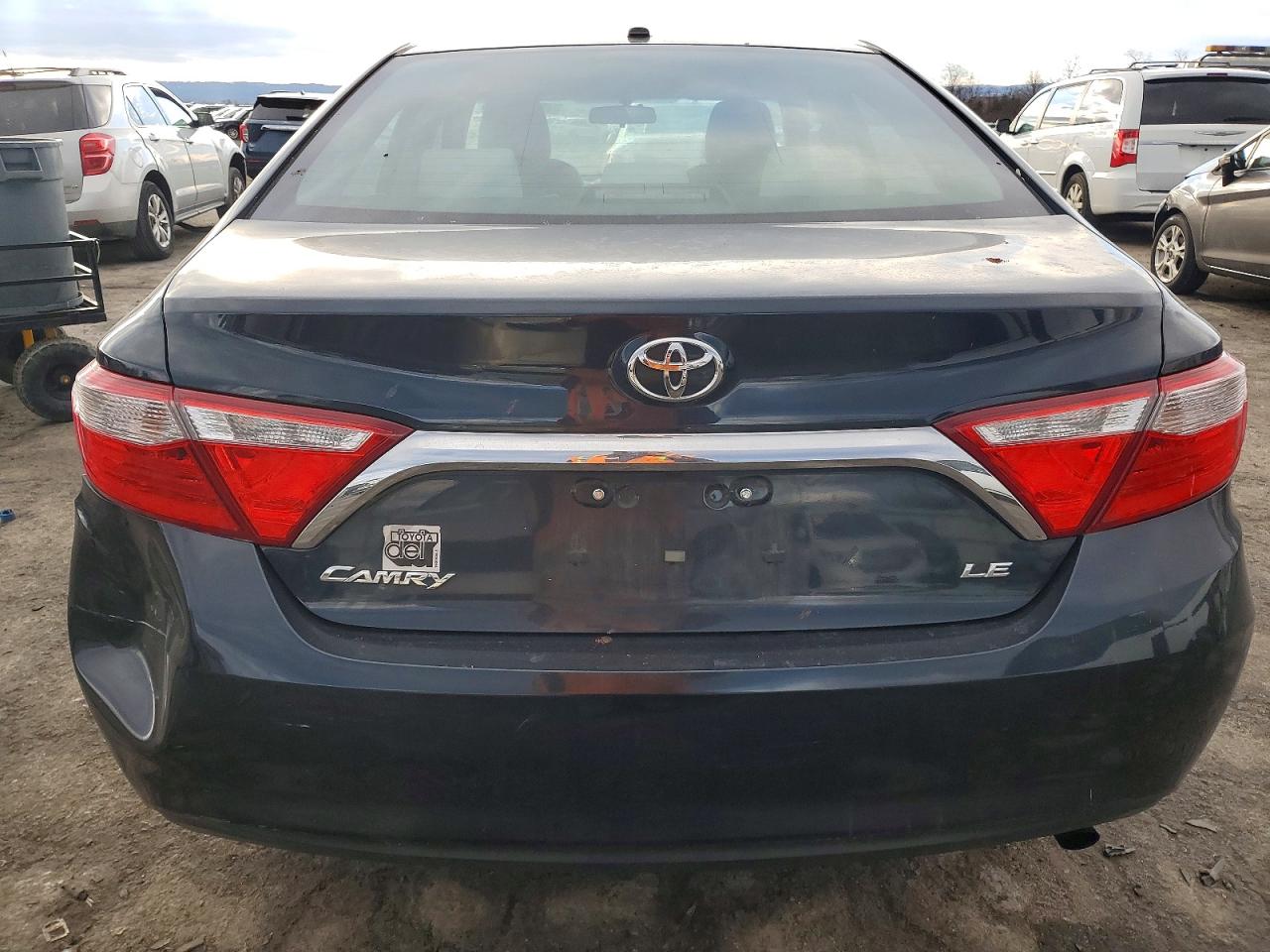 2015 TOYOTA CAMRY LE photo 6