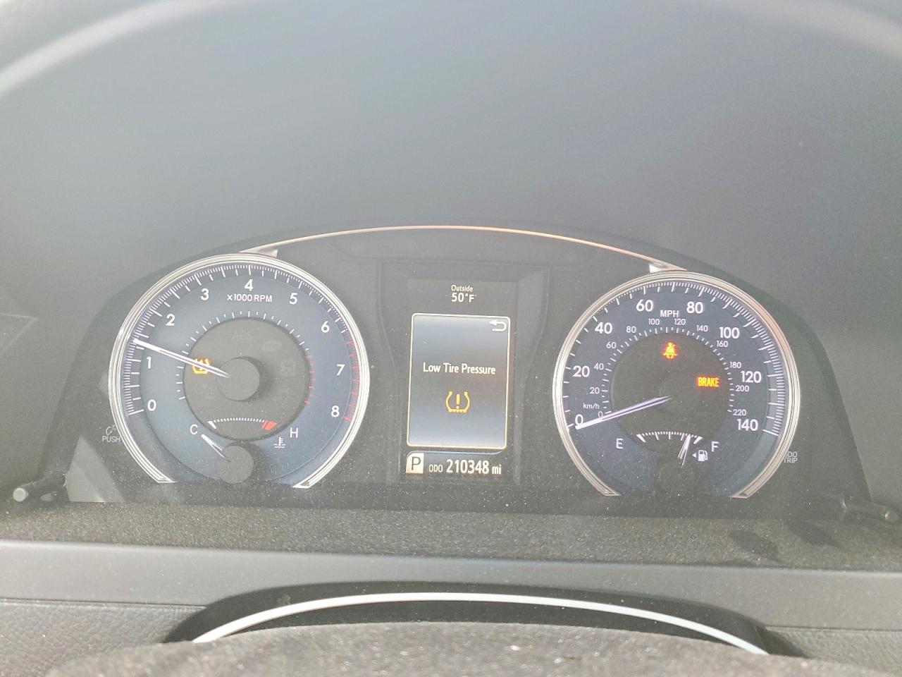 2015 TOYOTA CAMRY LE photo 9