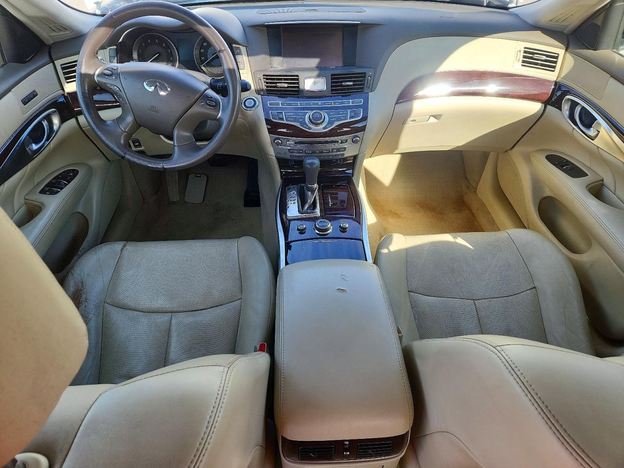 2016 INFINITI Q70L 3.7 photo 15