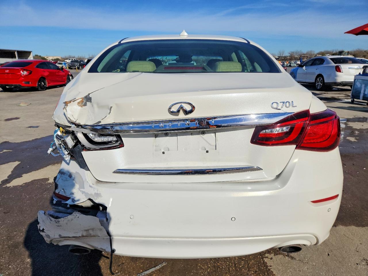 2016 INFINITI Q70L 3.7 photo 11