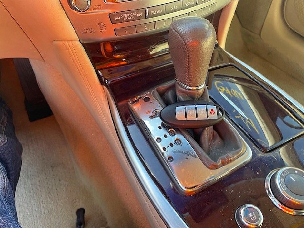2016 INFINITI Q70L 3.7 photo 23