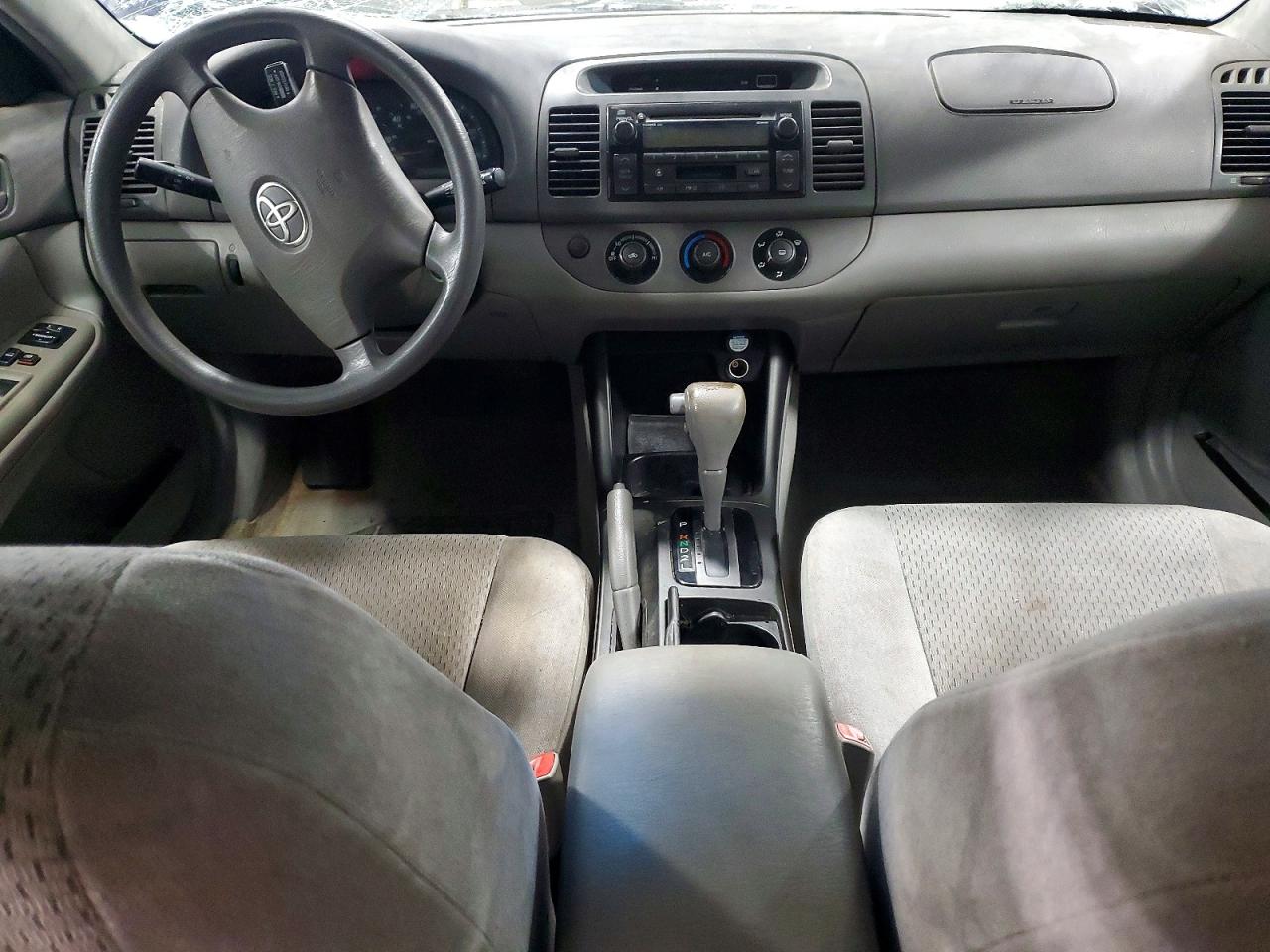 2004 TOYOTA CAMRY LE photo 8