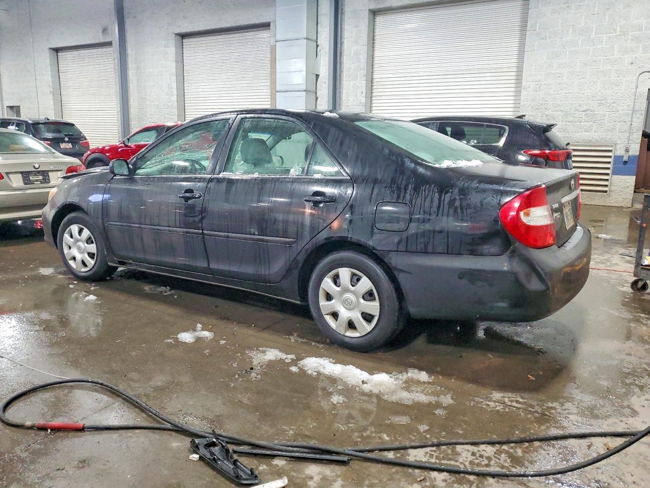 2004 TOYOTA CAMRY LE photo 2