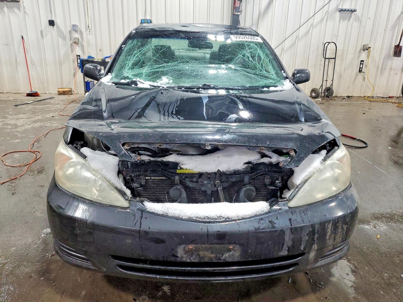 2004 TOYOTA CAMRY LE photo 5