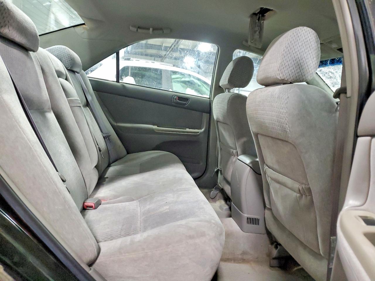2004 TOYOTA CAMRY LE photo 10