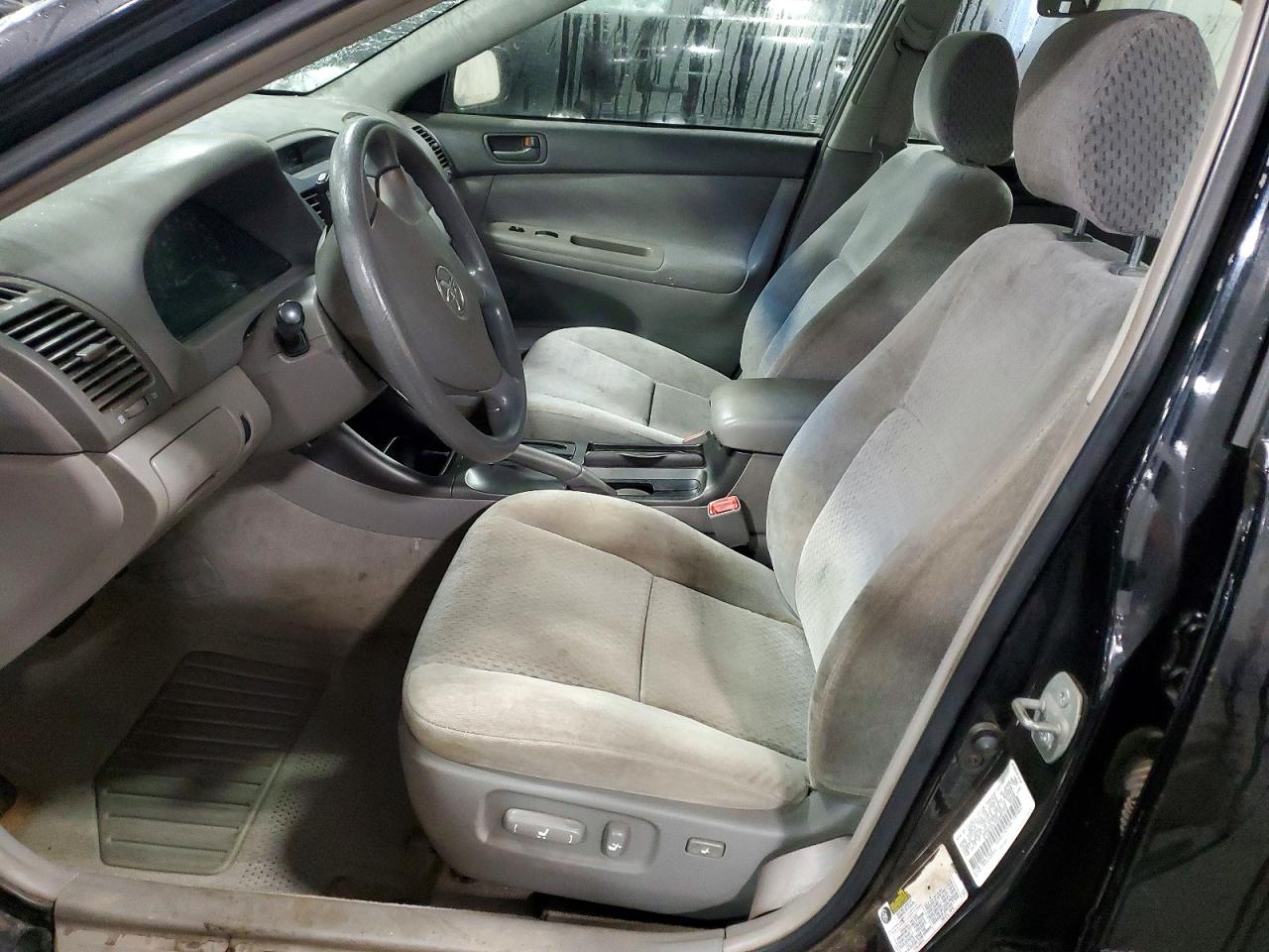 2004 TOYOTA CAMRY LE photo 7