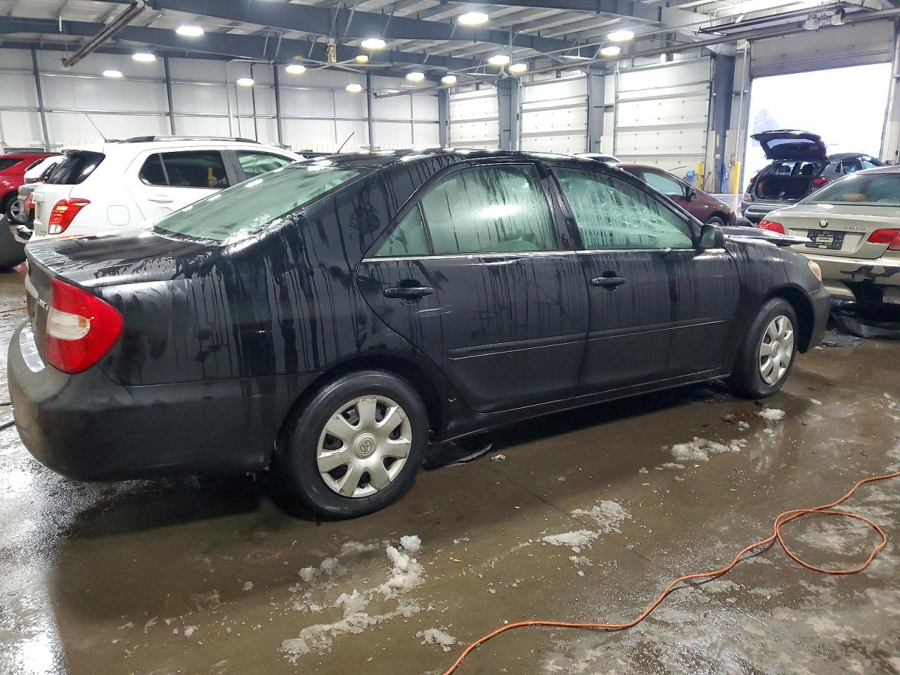 2004 TOYOTA CAMRY LE photo 3