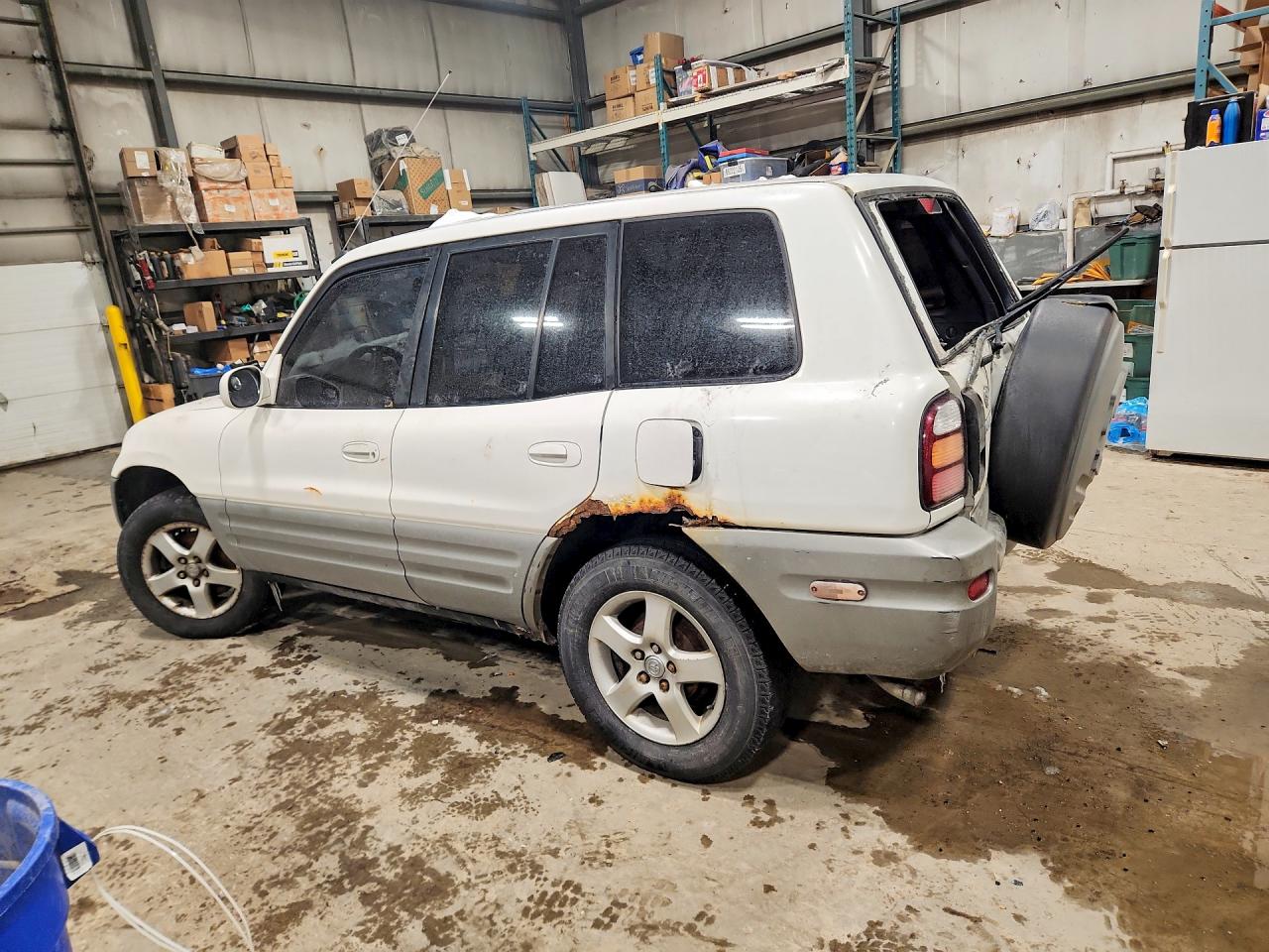 1999 TOYOTA RAV4 photo 2