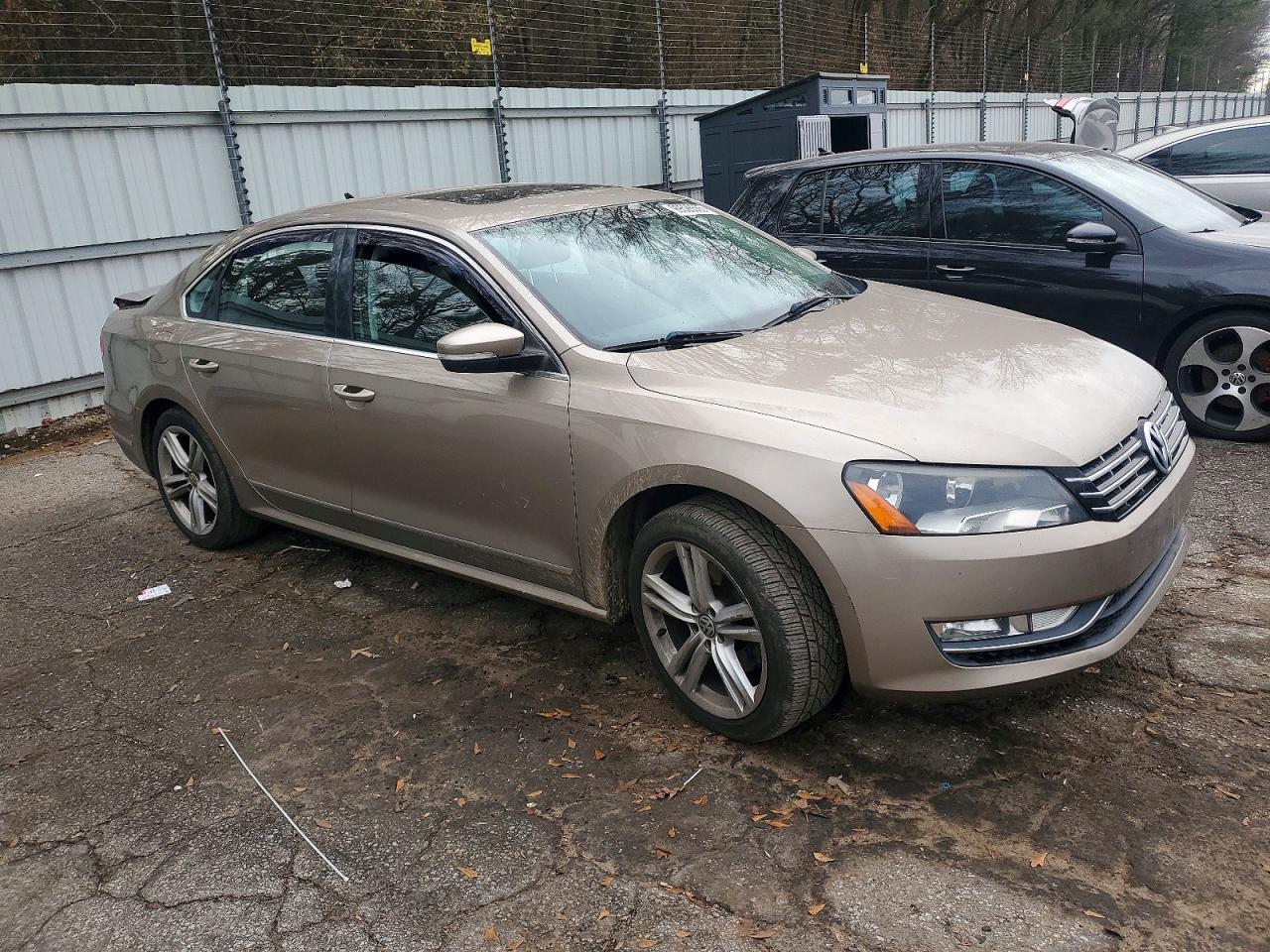 2015 VOLKSWAGEN PASSAT SEL photo 4