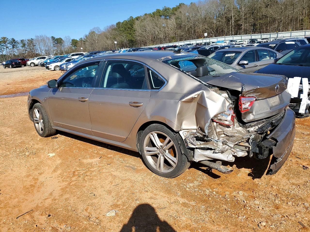 2015 VOLKSWAGEN PASSAT SEL photo 2