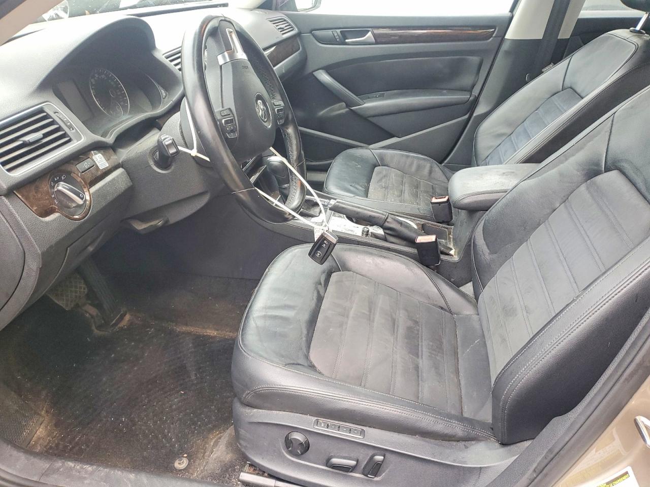 2015 VOLKSWAGEN PASSAT SEL photo 7