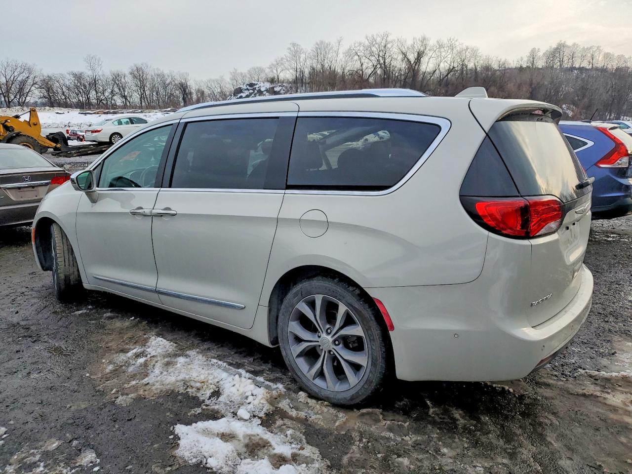2019 CHRYSLER PACIFICA LIMITED photo 2