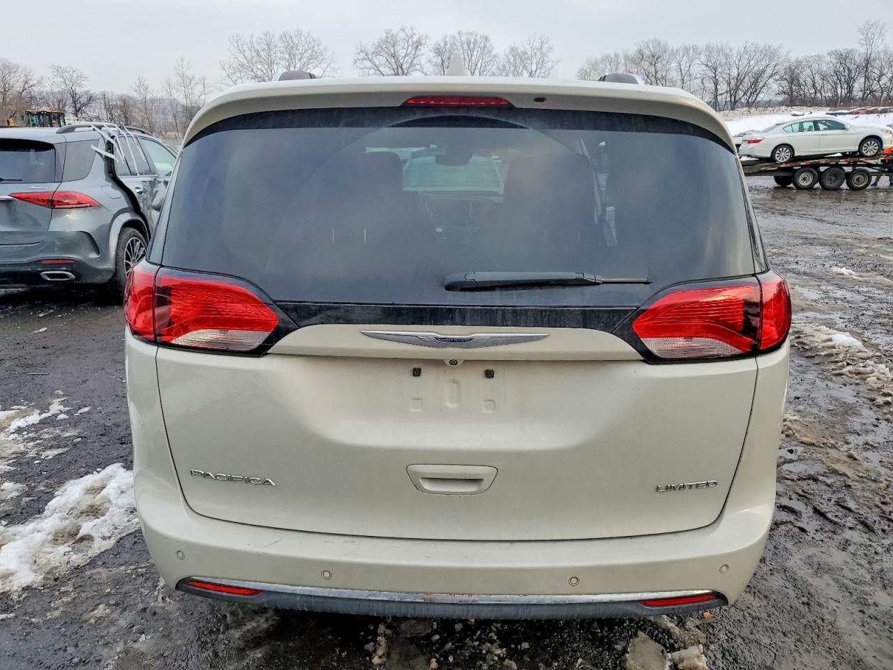 2019 CHRYSLER PACIFICA LIMITED photo 6
