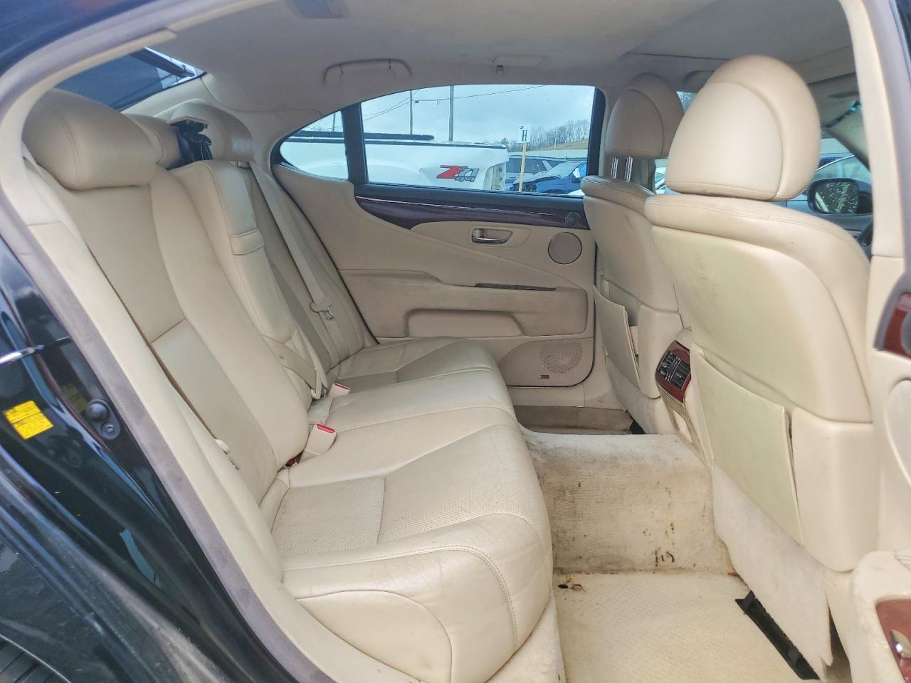 2010 LEXUS LS 460L photo 10