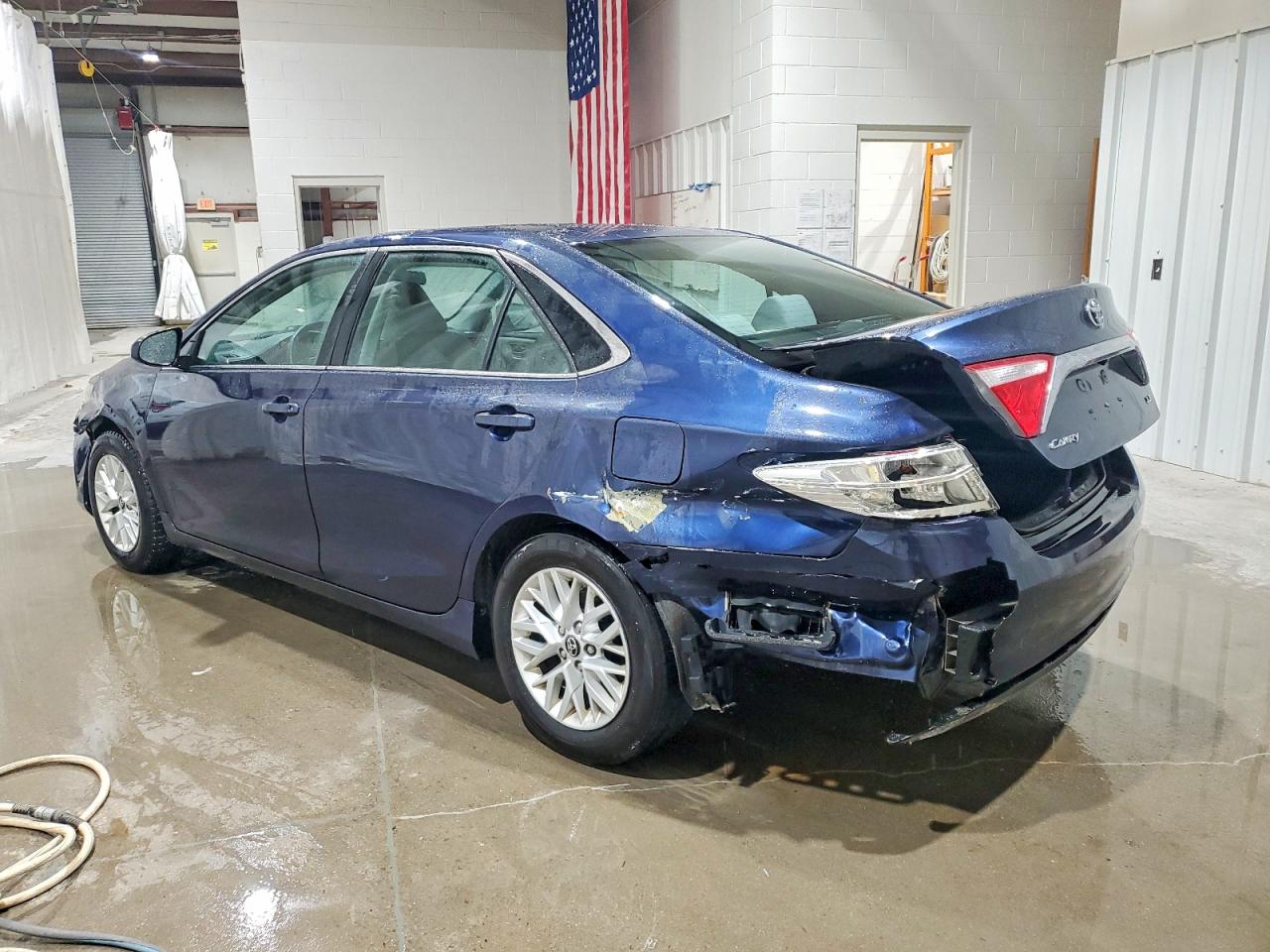 2017 TOYOTA CAMRY LE photo 3