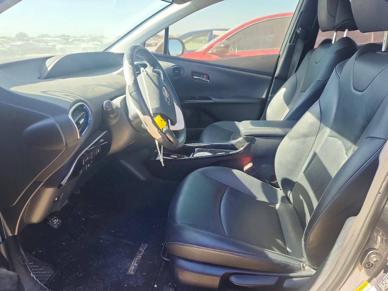 2016 TOYOTA PRIUS THREE TOURING photo 7