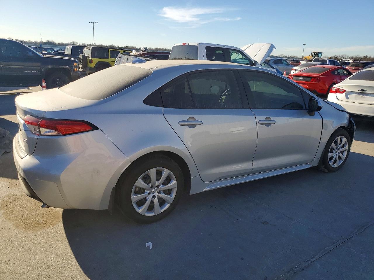 2025 TOYOTA COROLLA LE photo 3