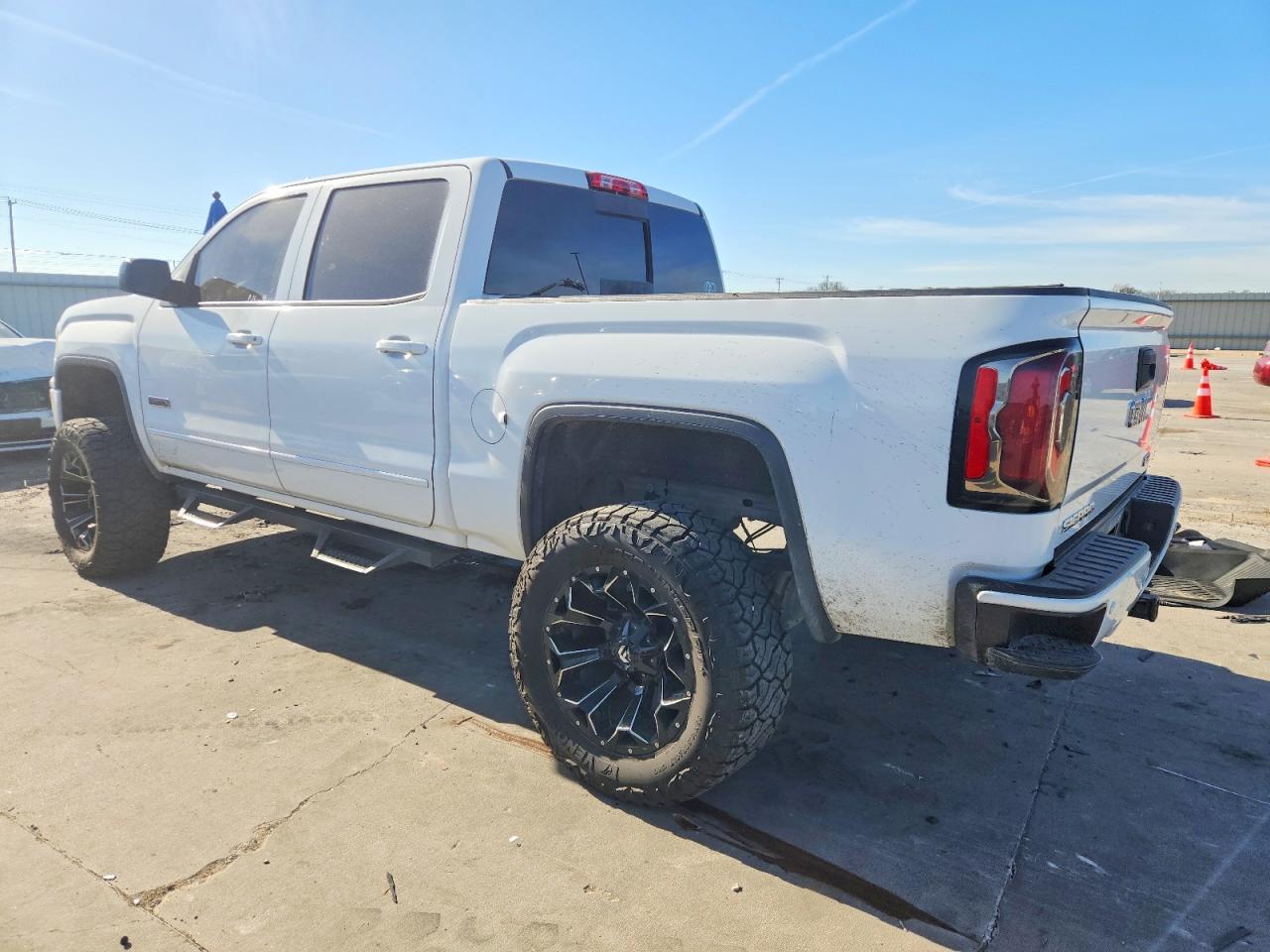 2017 GMC SIERRA K1500 SLT photo 2