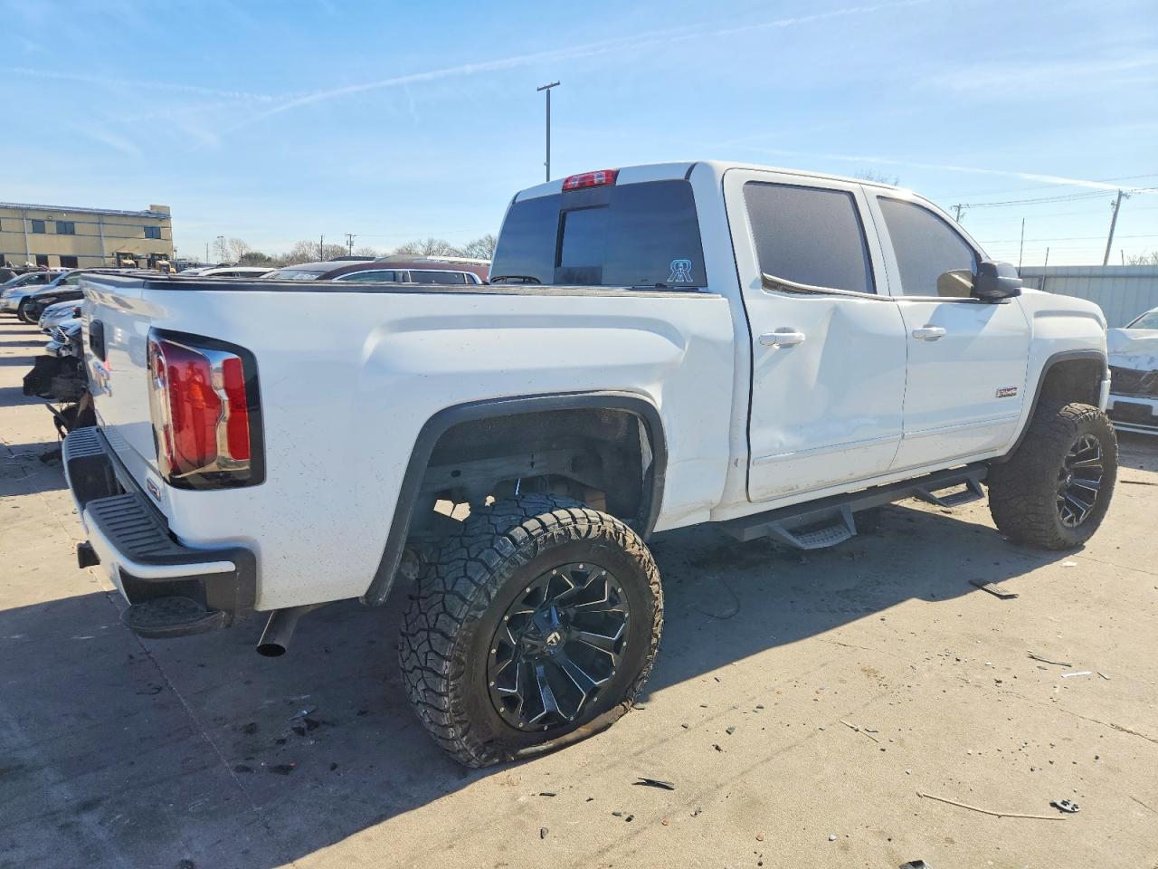 2017 GMC SIERRA K1500 SLT photo 3