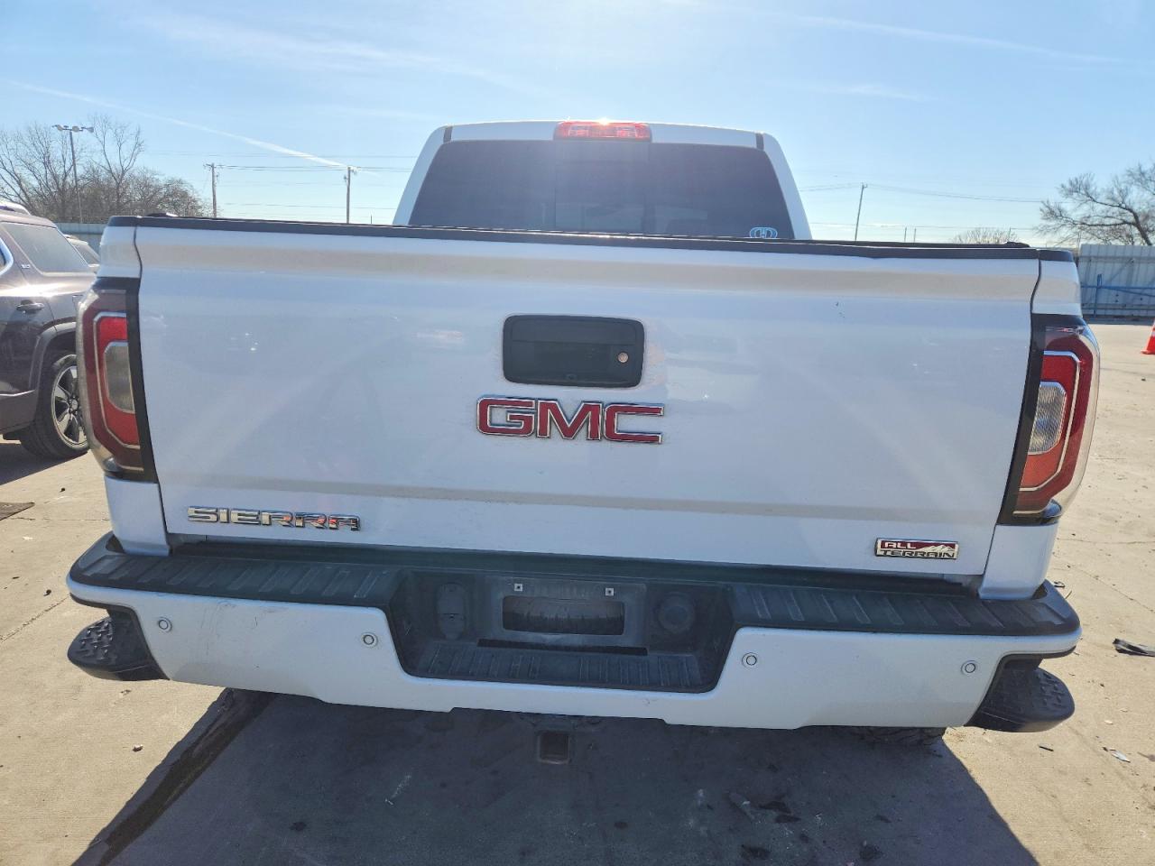 2017 GMC SIERRA K1500 SLT photo 6