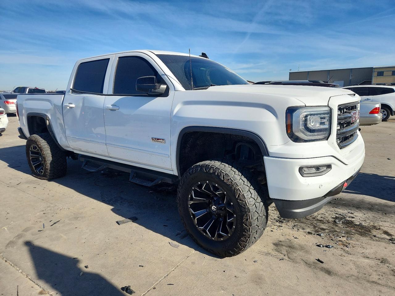 2017 GMC SIERRA K1500 SLT photo 4
