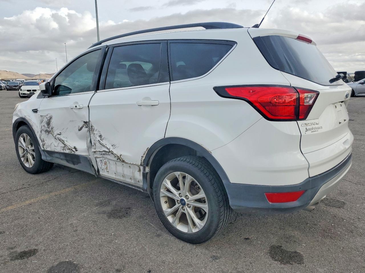 2019 FORD ESCAPE SEL photo 2