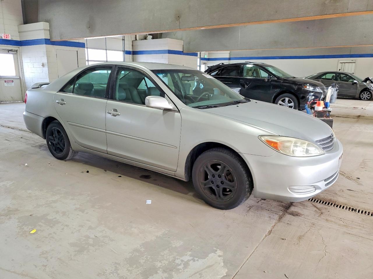 2002 TOYOTA CAMRY LE photo 4
