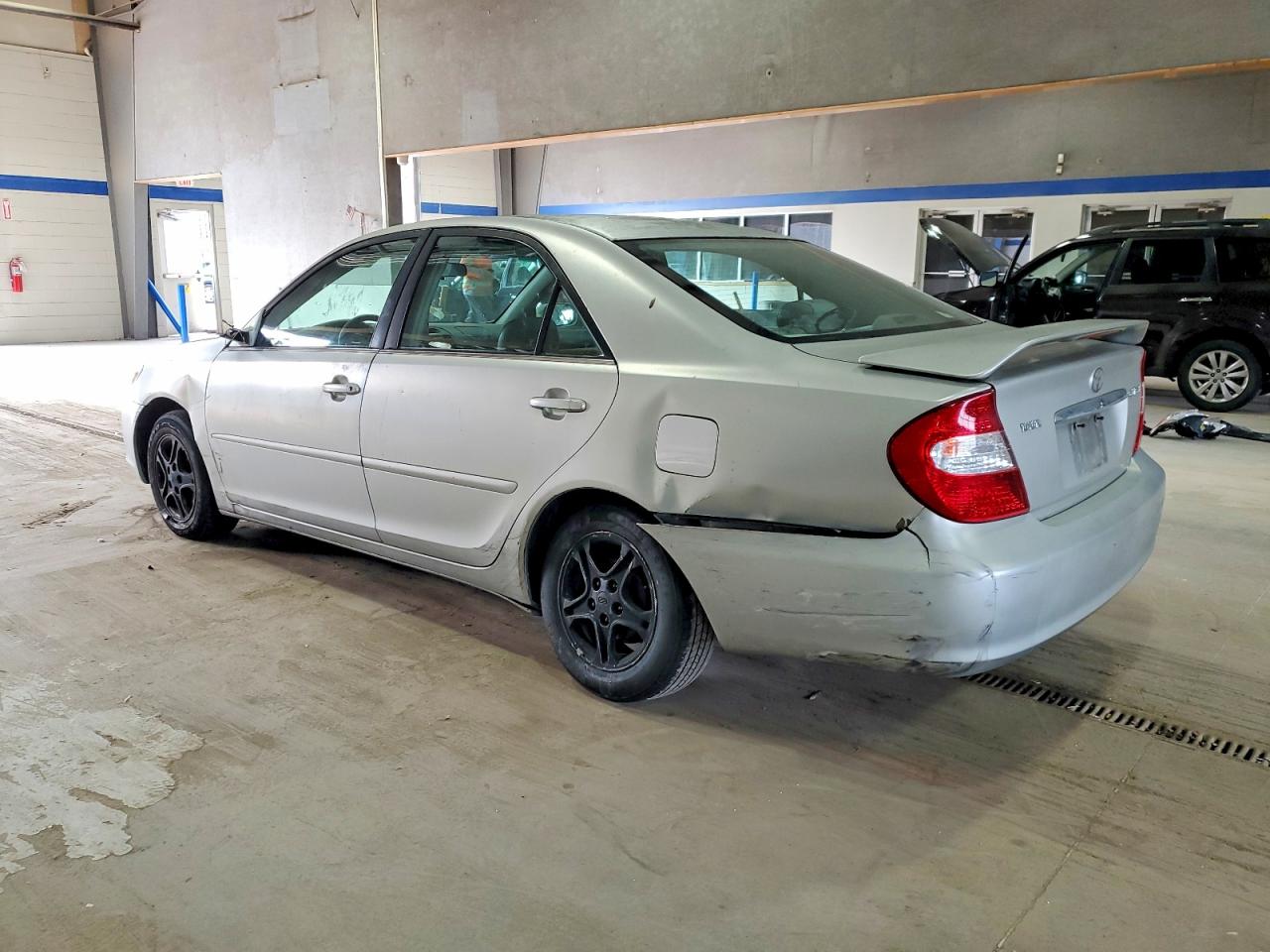 2002 TOYOTA CAMRY LE photo 2