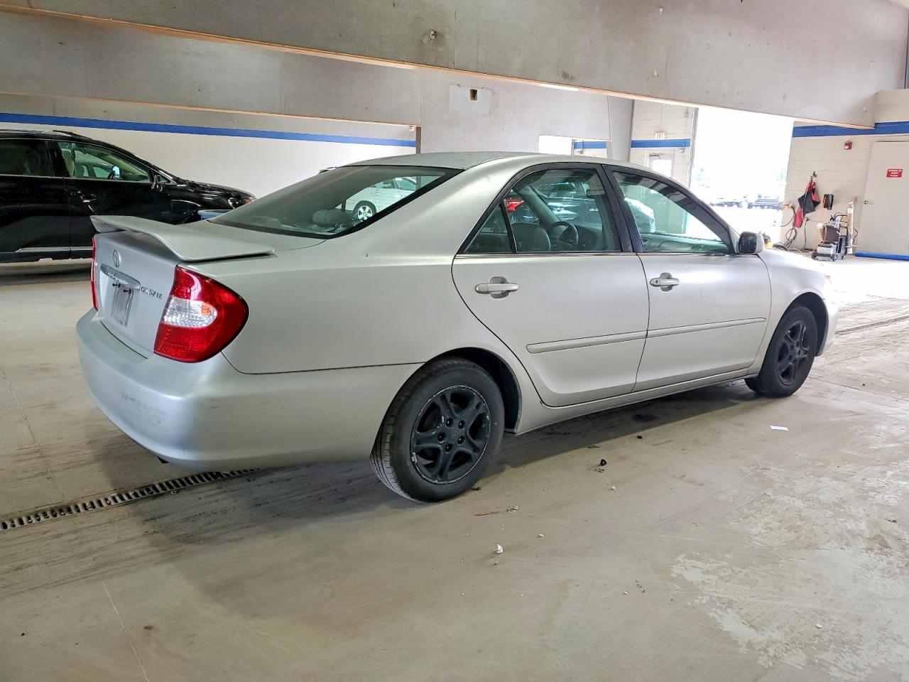 2002 TOYOTA CAMRY LE photo 3