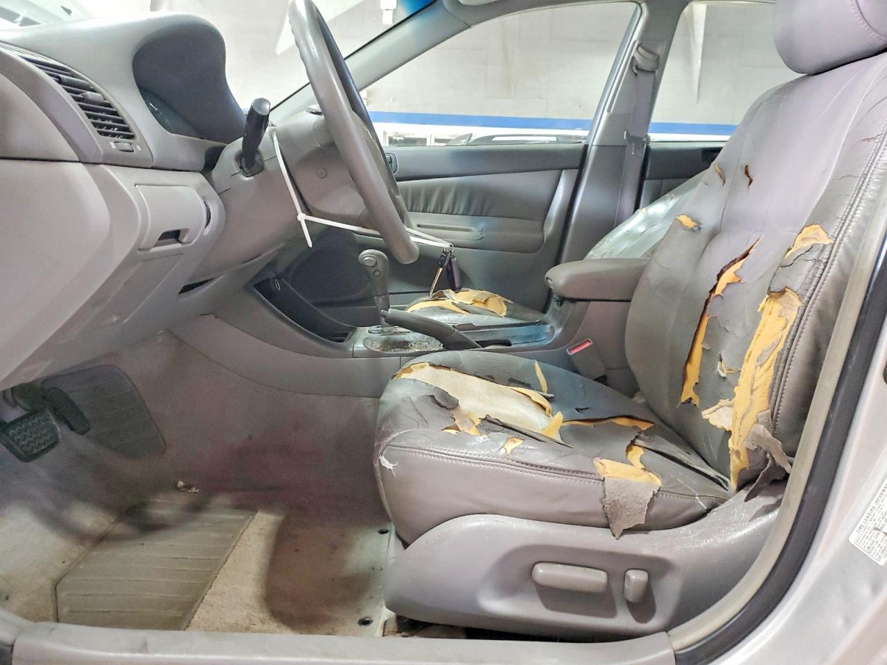 2002 TOYOTA CAMRY LE photo 7