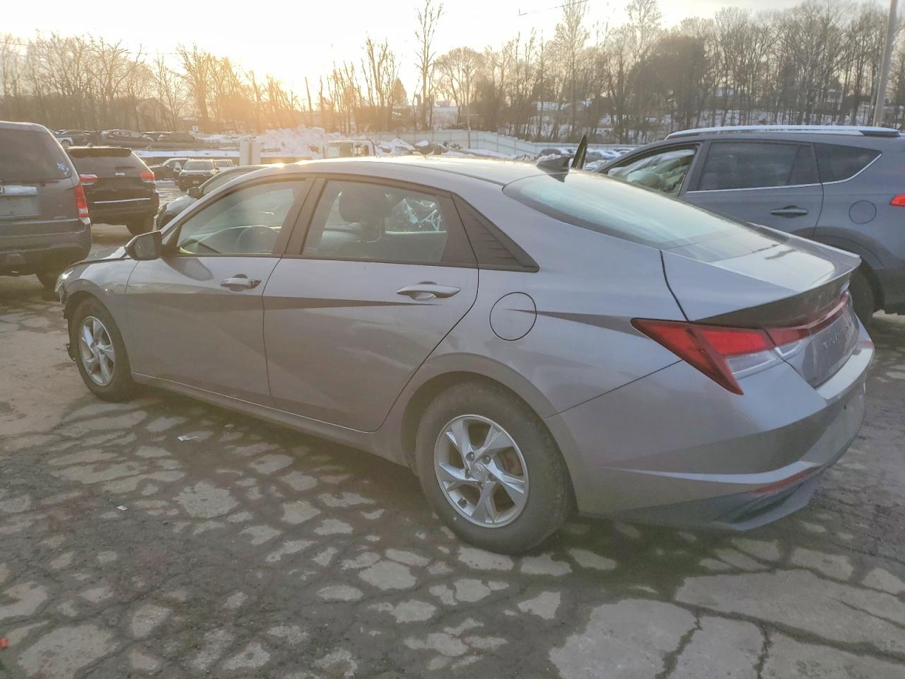 2021 HYUNDAI ELANTRA SE photo 2
