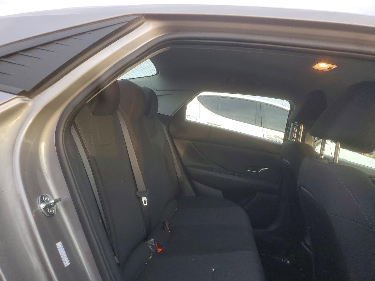 2021 HYUNDAI ELANTRA SE photo 10