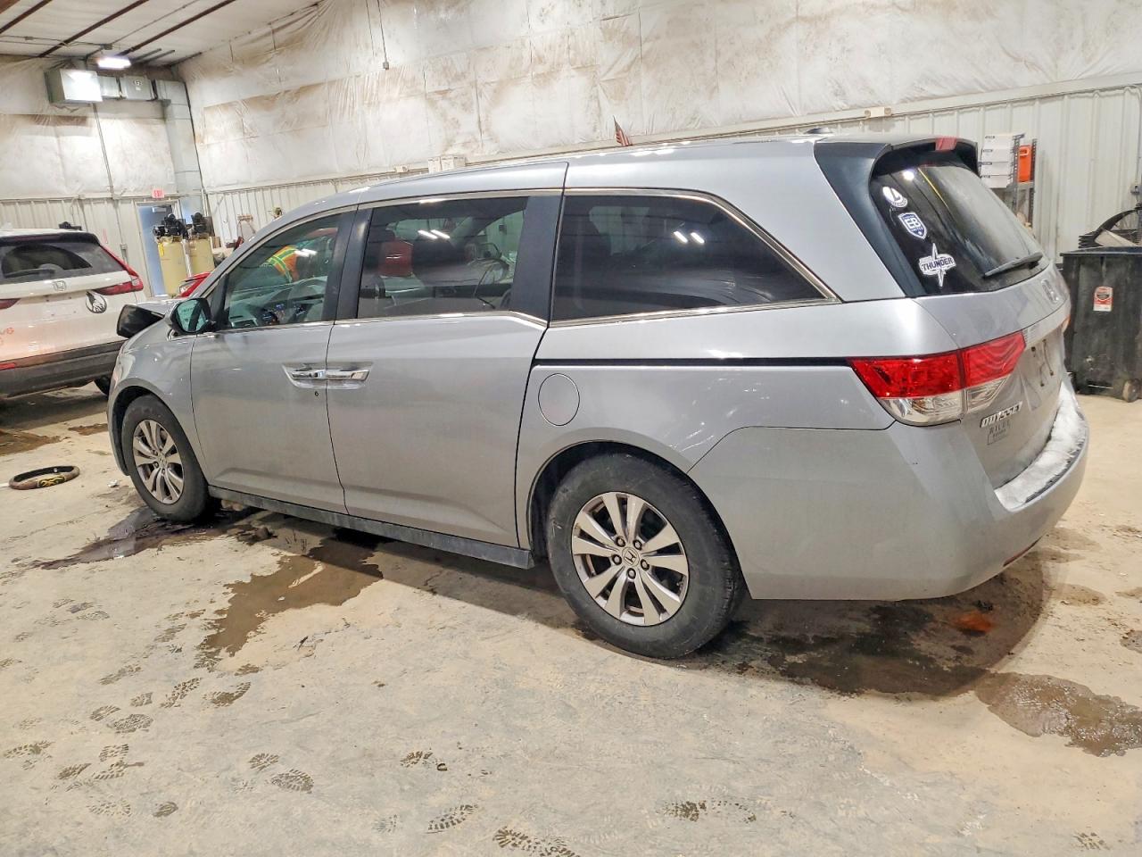 2016 HONDA ODYSSEY SE photo 2
