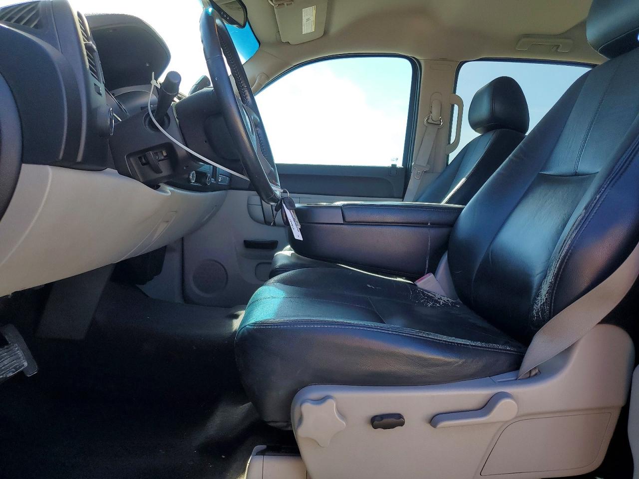 2010 CHEVROLET SILVERADO C1500 LT photo 7