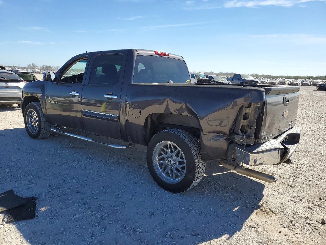 2010 CHEVROLET SILVERADO C1500 LT photo 2