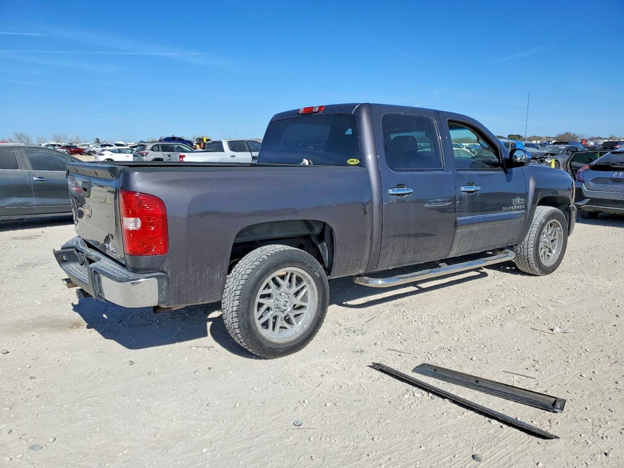 2010 CHEVROLET SILVERADO C1500 LT photo 3
