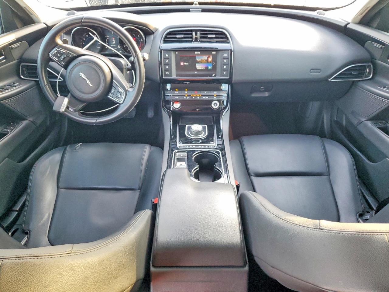 2017 JAGUAR XE PREMIUM photo 8
