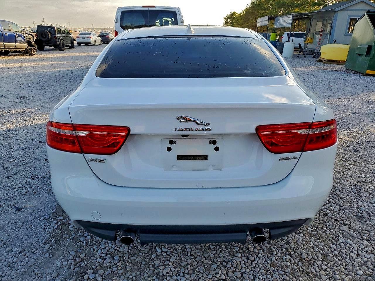 2017 JAGUAR XE PREMIUM photo 6