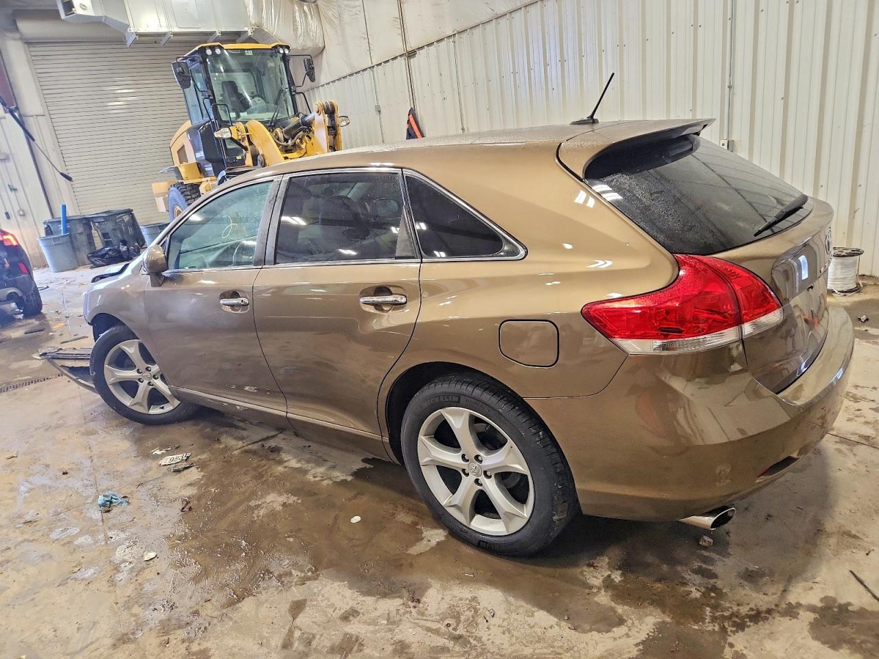 2009 TOYOTA VENZA photo 2